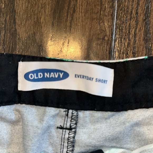 Old Navy Floral Print Women's Shorts size 8 - Picture 4 of 6